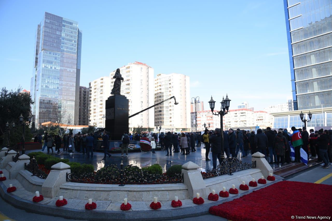 Azerbaijani people honor memory of Khojaly genocide victims (PHOTO)