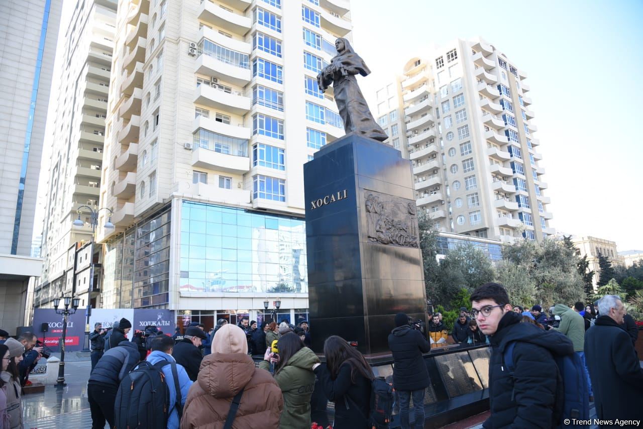 Azerbaijani people honor memory of Khojaly genocide victims (PHOTO)