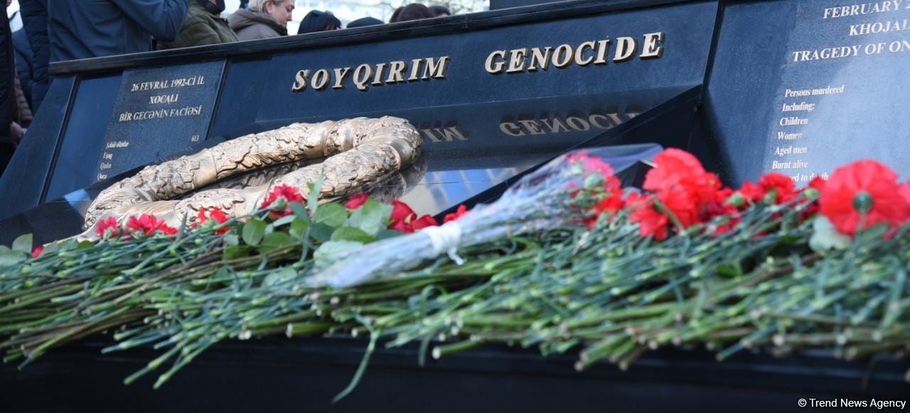 Azerbaijani people honor memory of Khojaly genocide victims (PHOTO)