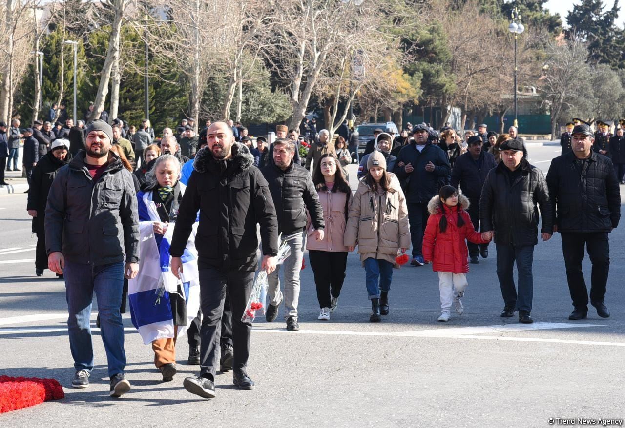 Azerbaijani people honor memory of Khojaly genocide victims (PHOTO)