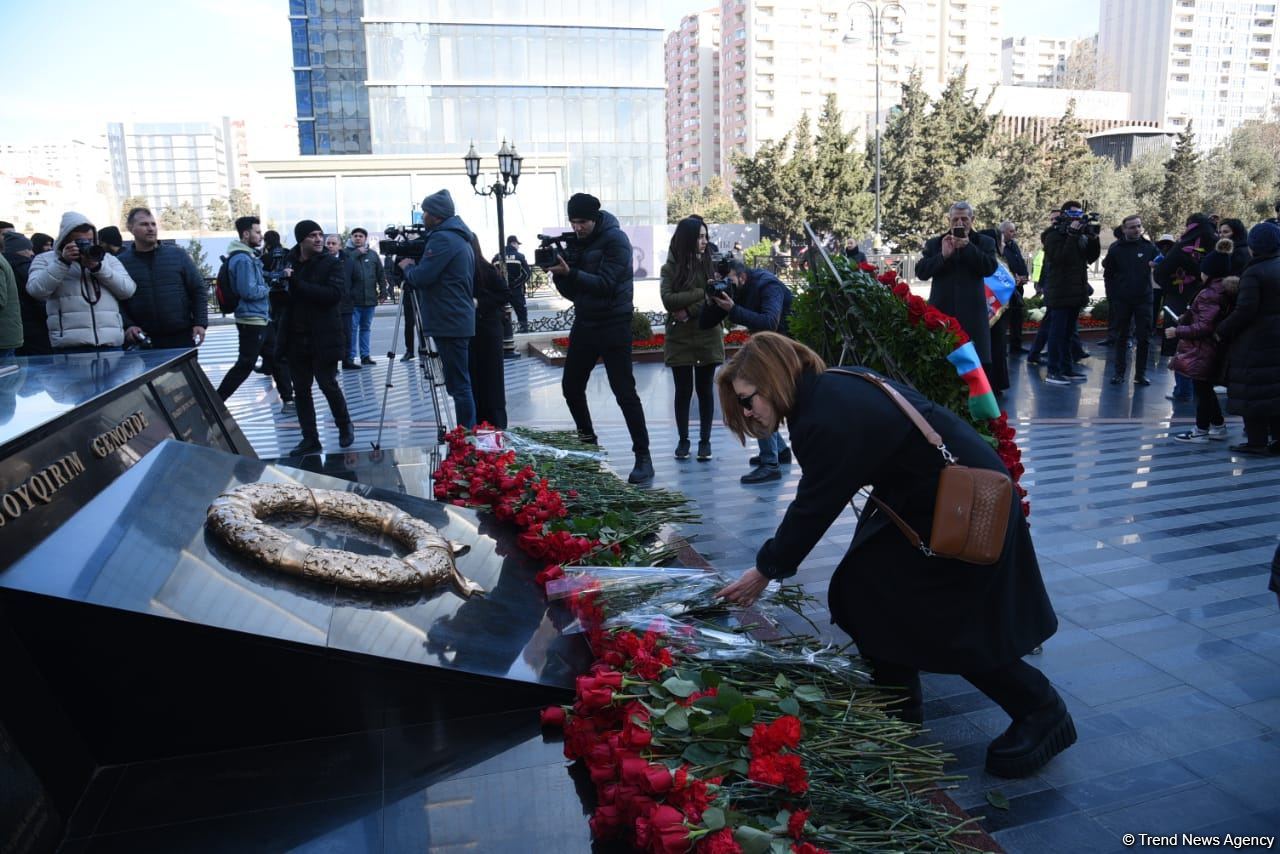 Azerbaijani people honor memory of Khojaly genocide victims (PHOTO)