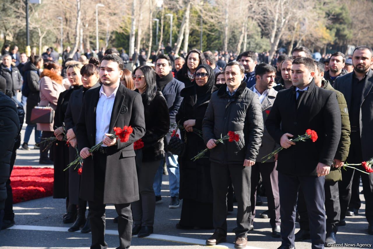 Azerbaijani people honor memory of Khojaly genocide victims (PHOTO)
