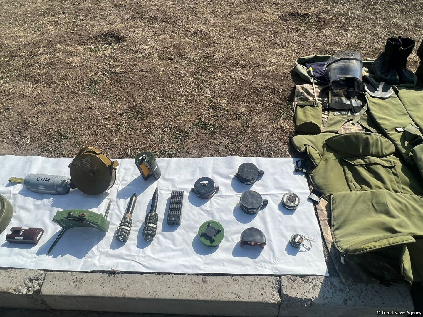 Azerbaijani military units conduct training for de-mining operations (PHOTO)