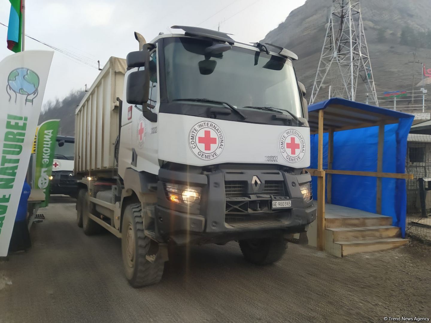 ICRC convoy drives freely along Azerbaijan's Lachin-Khankendi road (PHOTO)