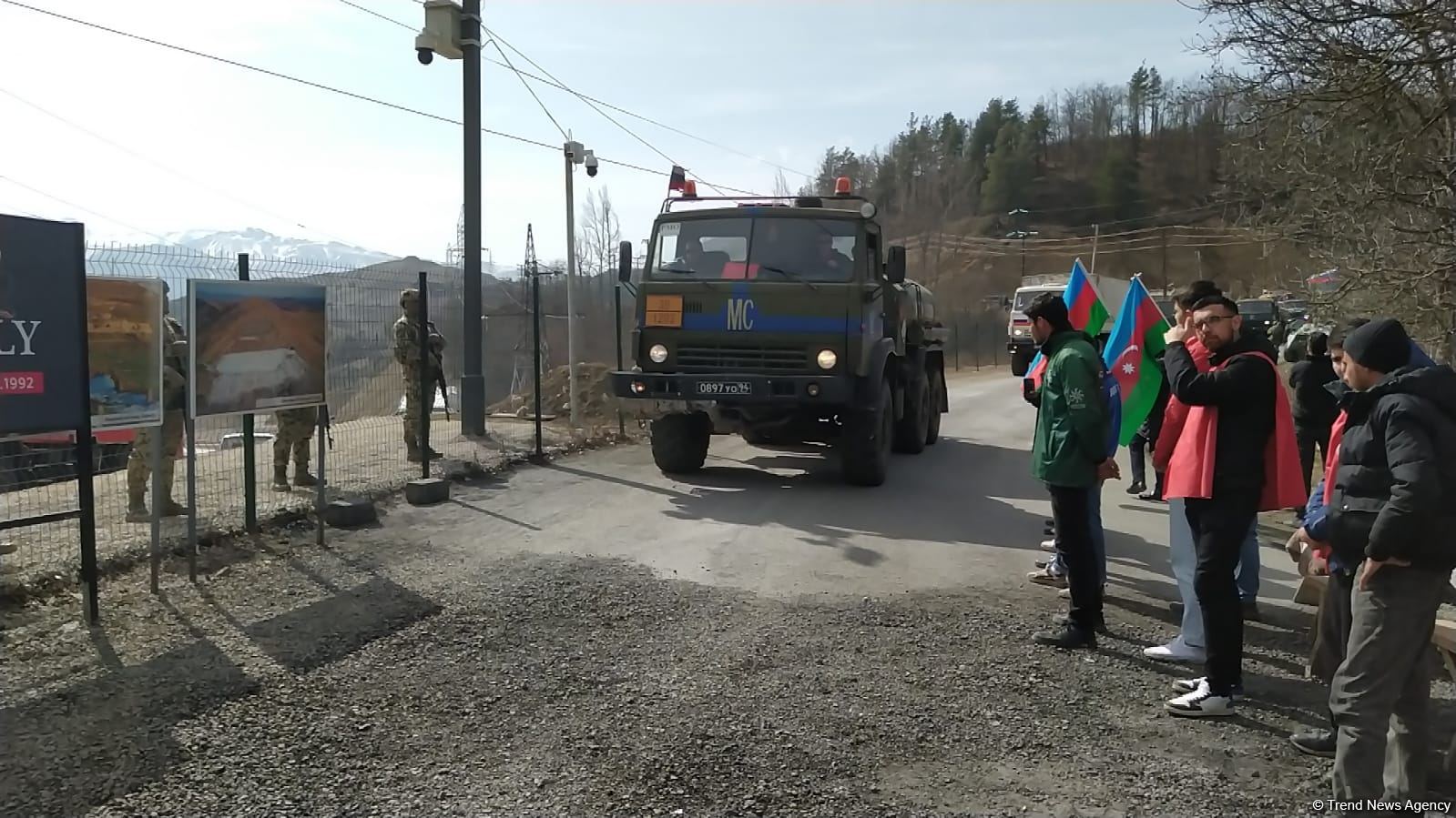 Trucks of Russian peacekeepers move freely along Azerbaijan's Lachin-Khankendi road (PHOTO)