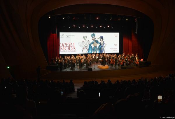 Stunning harmony of high art opera and fashion - Heydar Aliyev Center's gift for March 8 (PHOTO)