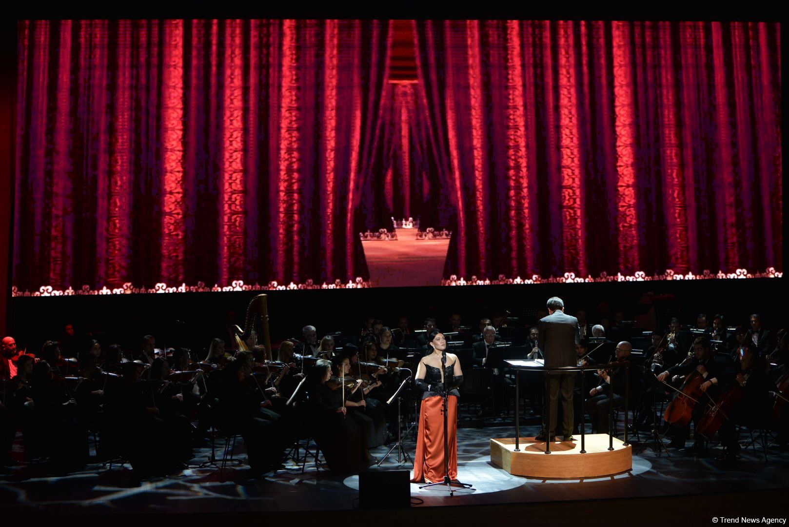 Stunning harmony of high art opera and fashion - Heydar Aliyev Center's gift for March 8 (PHOTO)