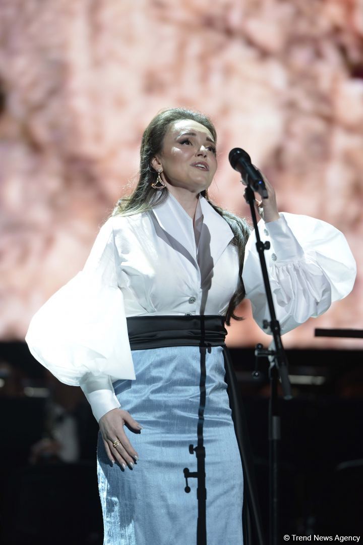Stunning harmony of high art opera and fashion - Heydar Aliyev Center's gift for March 8 (PHOTO)