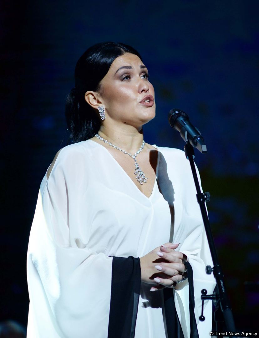 Stunning harmony of high art opera and fashion - Heydar Aliyev Center's gift for March 8 (PHOTO)