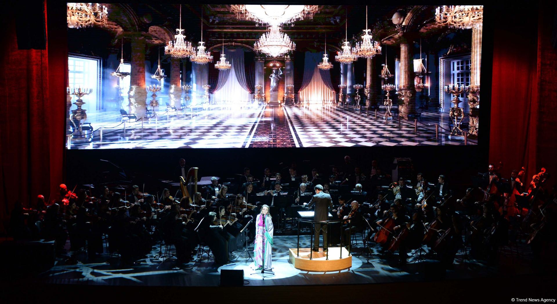 Stunning harmony of high art opera and fashion - Heydar Aliyev Center's gift for March 8 (PHOTO)