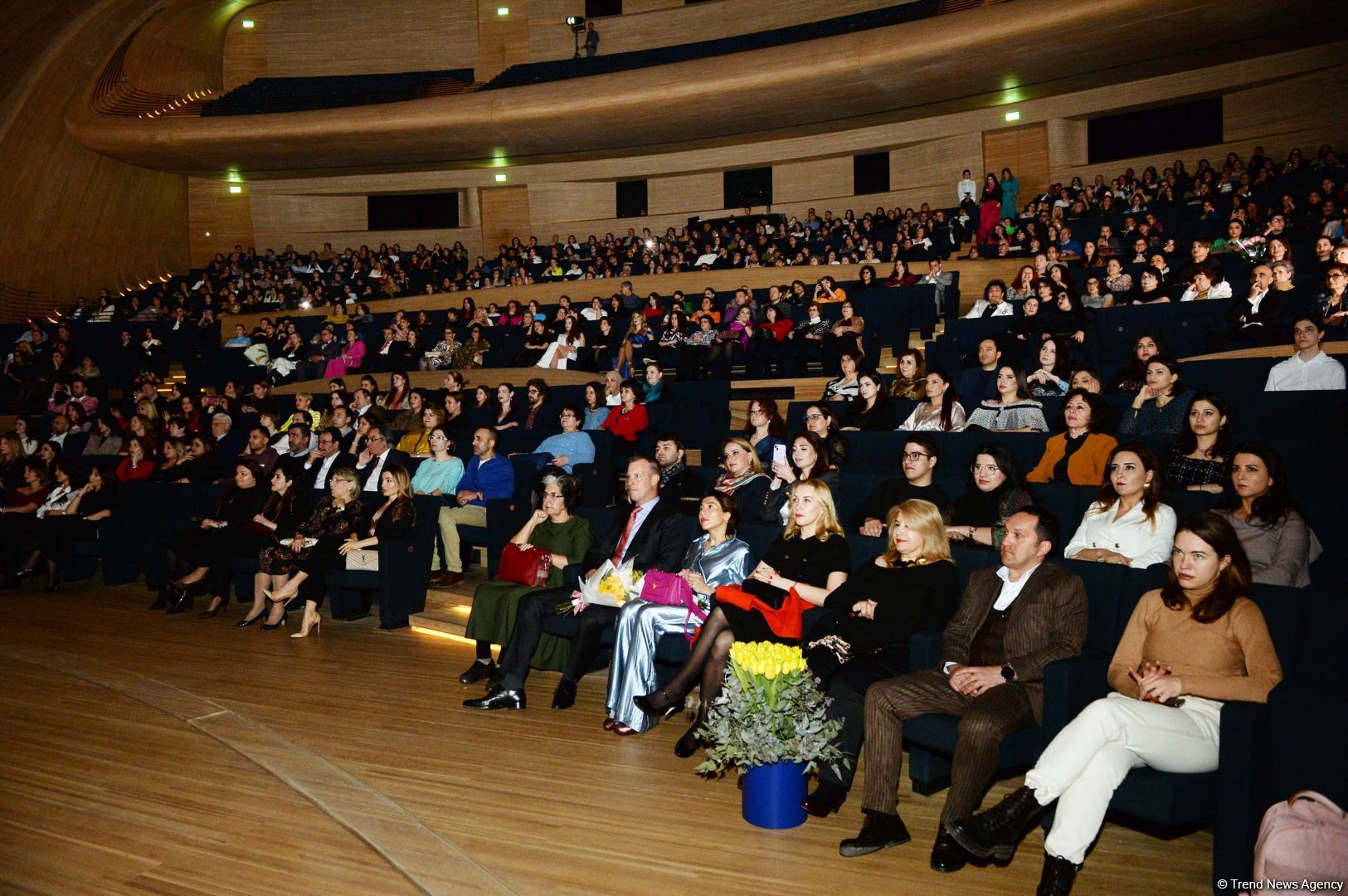 Stunning harmony of high art opera and fashion - Heydar Aliyev Center's gift for March 8 (PHOTO)
