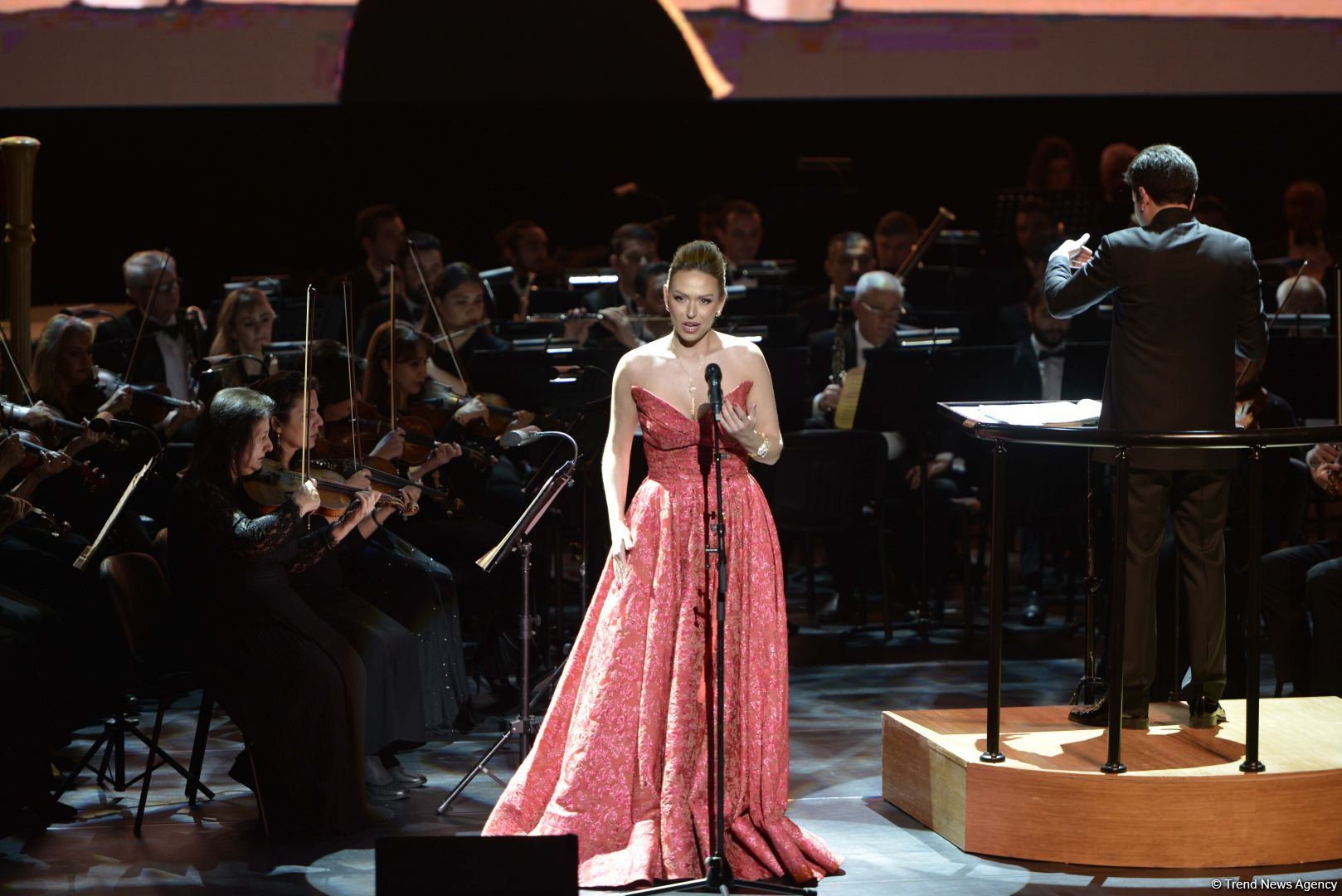 Stunning harmony of high art opera and fashion - Heydar Aliyev Center's gift for March 8 (PHOTO)