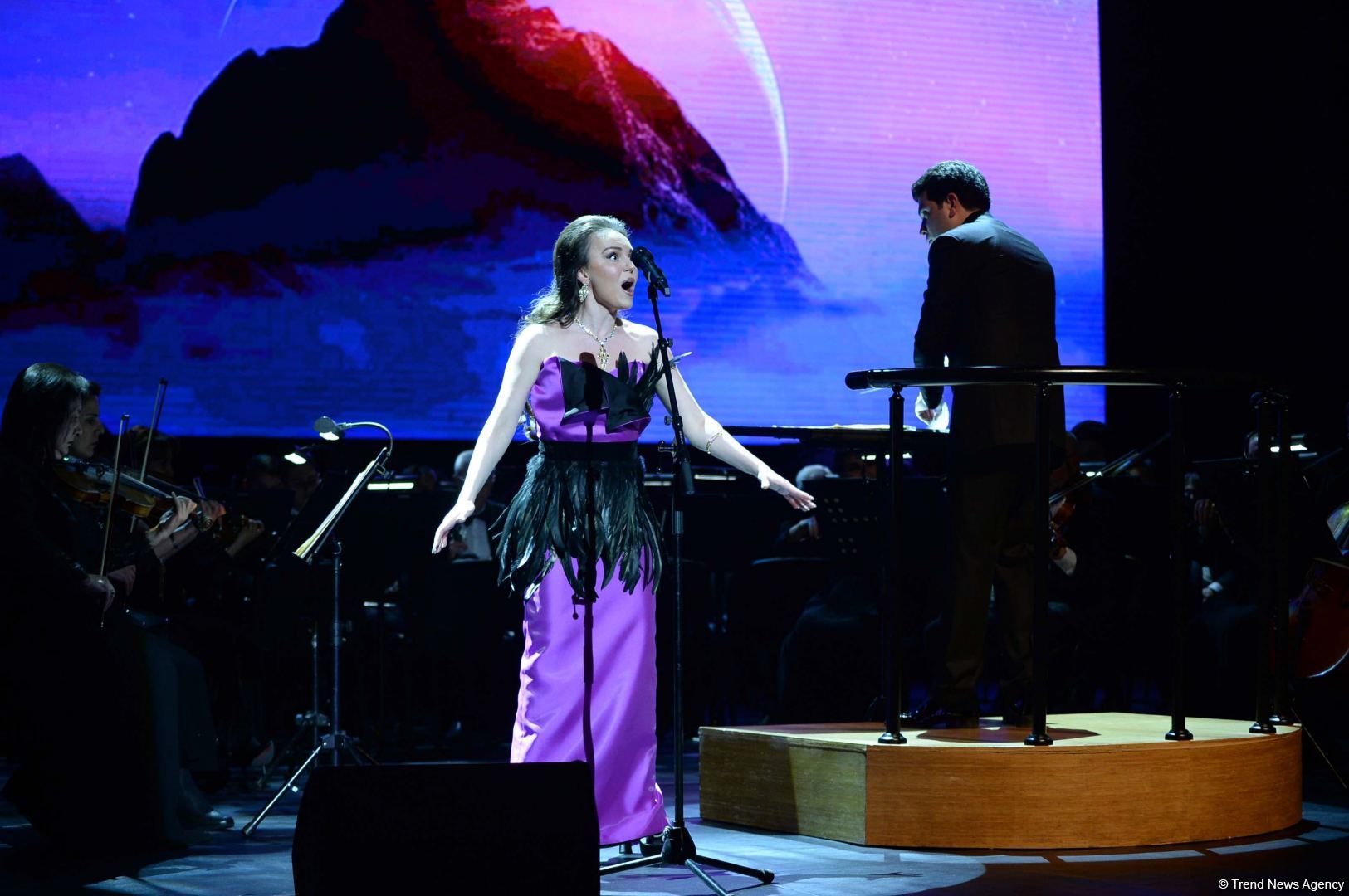 Stunning harmony of high art opera and fashion - Heydar Aliyev Center's gift for March 8 (PHOTO)