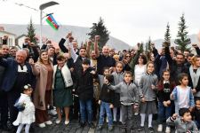 Heartfelt meeting of President Ilham Aliyev and First Lady Mehriban Aliyeva with residents of Talish village (PHOTO)