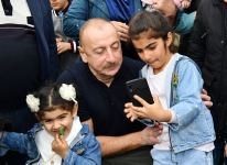 Heartfelt meeting of President Ilham Aliyev and First Lady Mehriban Aliyeva with residents of Talish village (PHOTO)