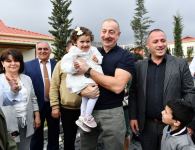 Heartfelt meeting of President Ilham Aliyev and First Lady Mehriban Aliyeva with residents of Talish village (PHOTO)