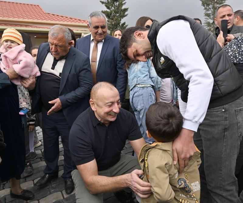Heartfelt meeting of President Ilham Aliyev and First Lady Mehriban Aliyeva with residents of Talish village (PHOTO)