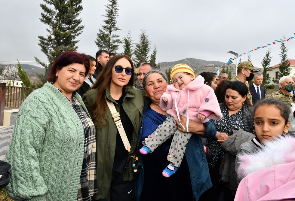Heartfelt meeting of President Ilham Aliyev and First Lady Mehriban Aliyeva with residents of Talish village (PHOTO)