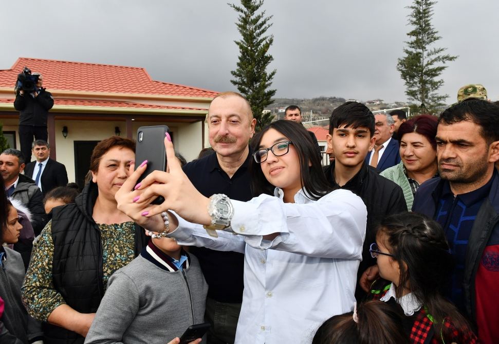Heartfelt meeting of President Ilham Aliyev and First Lady Mehriban Aliyeva with residents of Talish village (PHOTO)