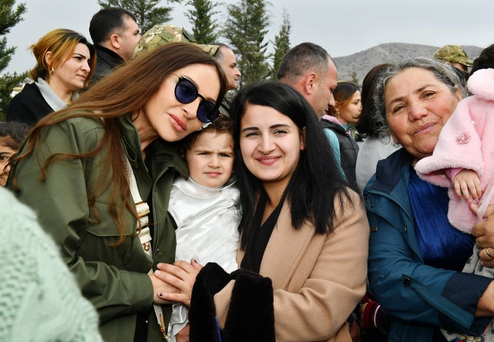 Heartfelt meeting of President Ilham Aliyev and First Lady Mehriban Aliyeva with residents of Talish village (PHOTO)