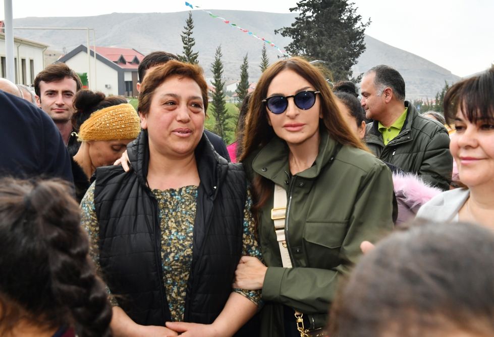 Heartfelt meeting of President Ilham Aliyev and First Lady Mehriban Aliyeva with residents of Talish village (PHOTO)