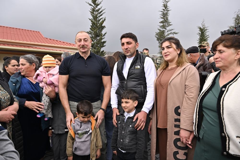Heartfelt meeting of President Ilham Aliyev and First Lady Mehriban Aliyeva with residents of Talish village (PHOTO)