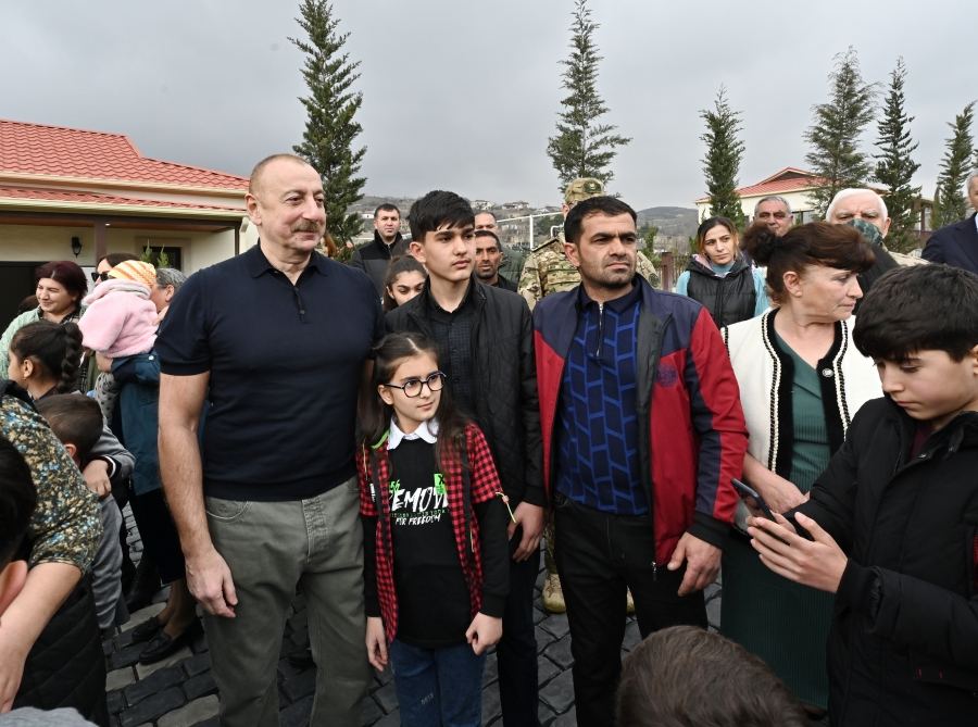 Heartfelt meeting of President Ilham Aliyev and First Lady Mehriban Aliyeva with residents of Talish village (PHOTO)