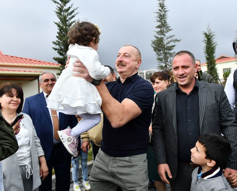 Heartfelt meeting of President Ilham Aliyev and First Lady Mehriban Aliyeva with residents of Talish village (PHOTO)