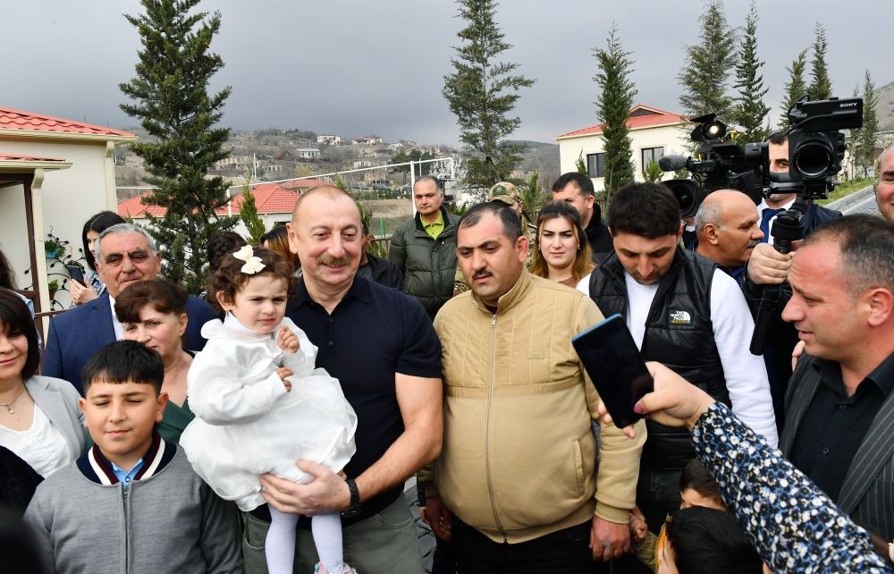 Heartfelt meeting of President Ilham Aliyev and First Lady Mehriban Aliyeva with residents of Talish village (PHOTO)