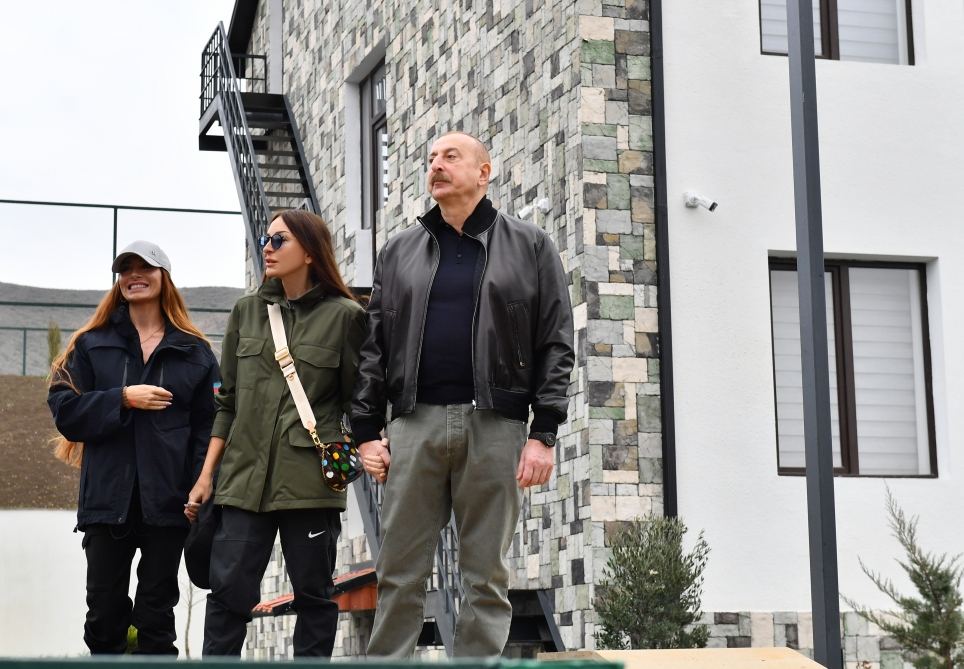 President Ilham Aliyev, First Lady Mehriban Aliyeva get acquainted with conditions in school in Sugovushan (PHOTO/VIDEO)