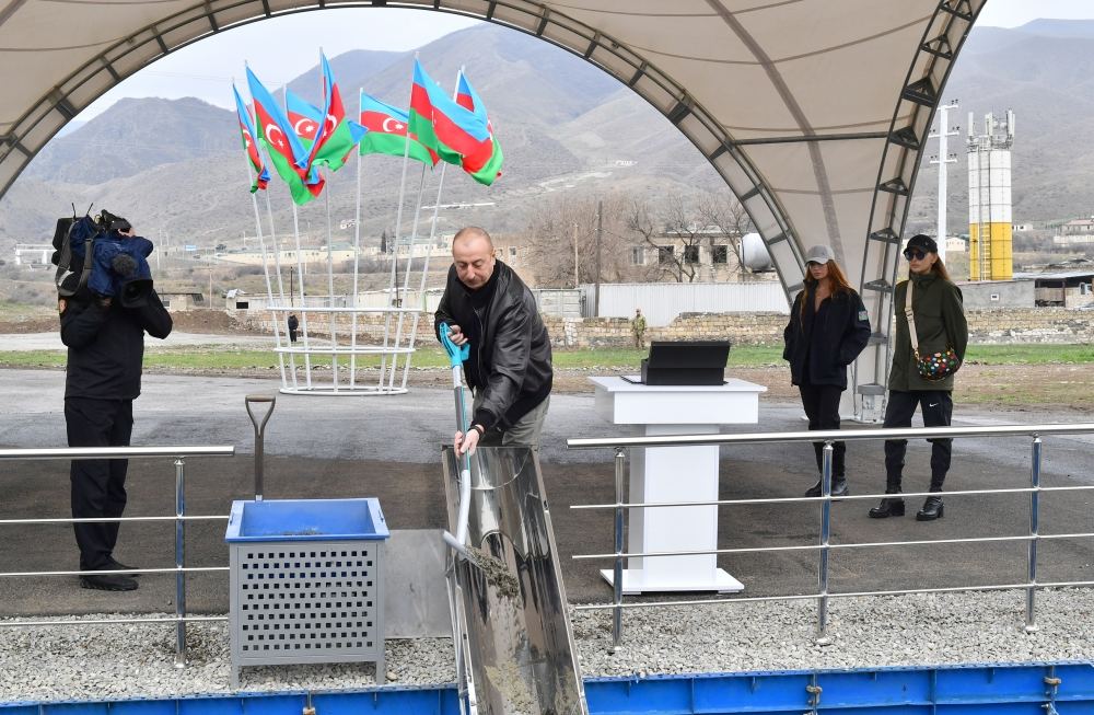 President Ilham Aliyev, First Lady Mehriban Aliyeva take part in groundbreaking ceremony for residential area in Sugovushan (PHOTO/VIDEO)