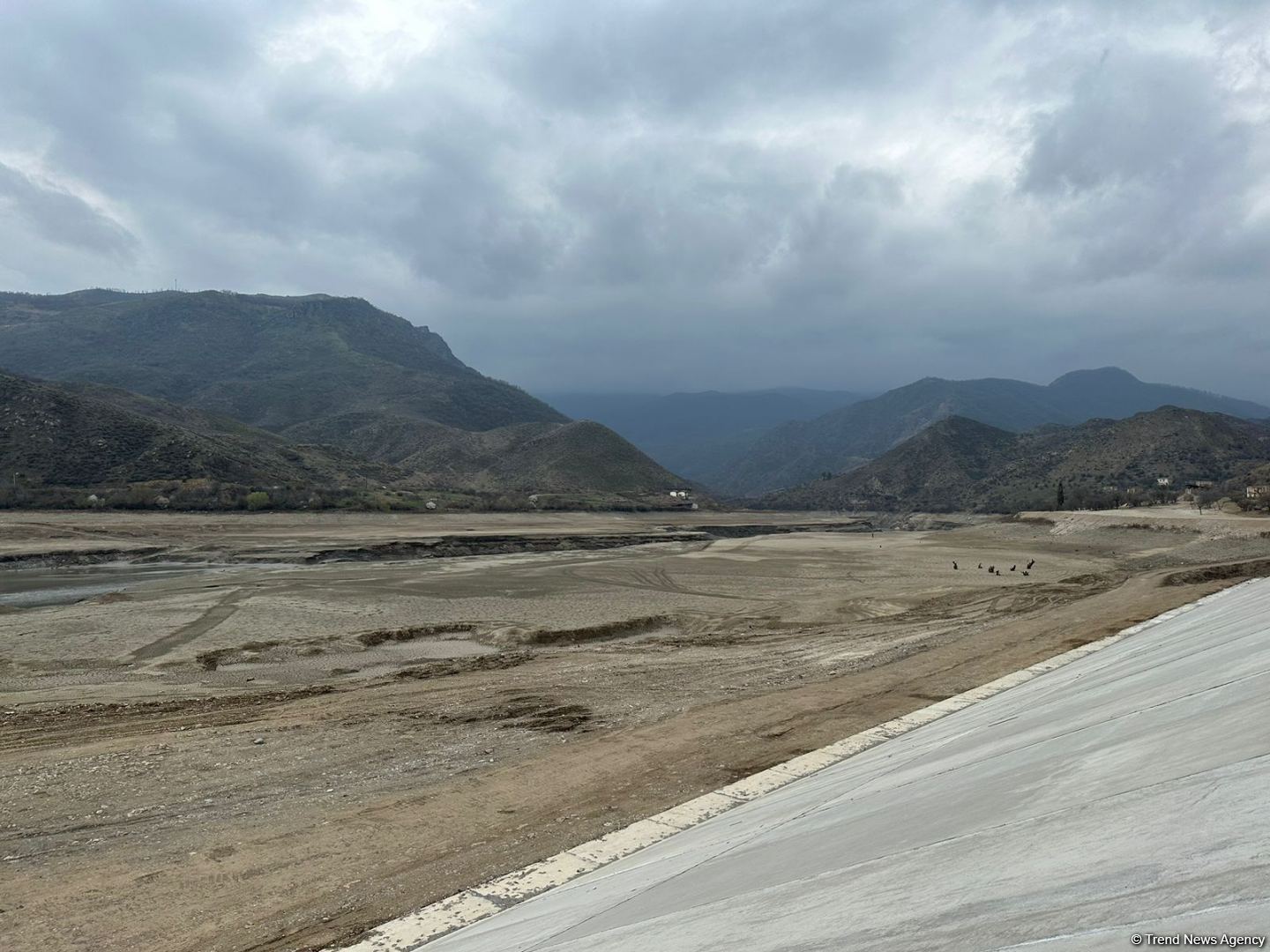 Tourism facilities under construction along Sugovushan reservoir (PHOTO)