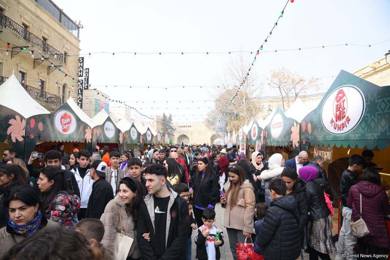 Baku residents celebrating Novruz holiday (PHOTO)