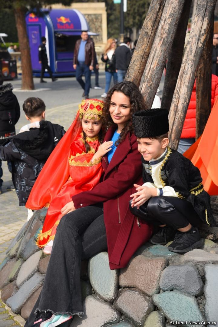 Baku residents celebrating Novruz holiday (PHOTO)