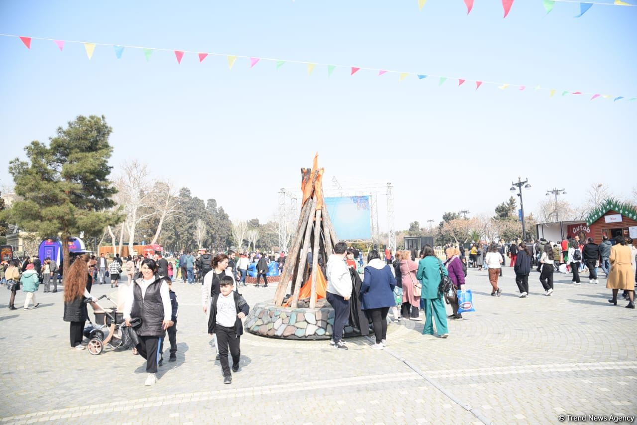 Baku residents celebrating Novruz holiday (PHOTO)