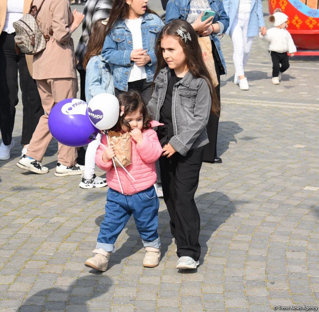 Baku residents celebrating Novruz holiday (PHOTO)
