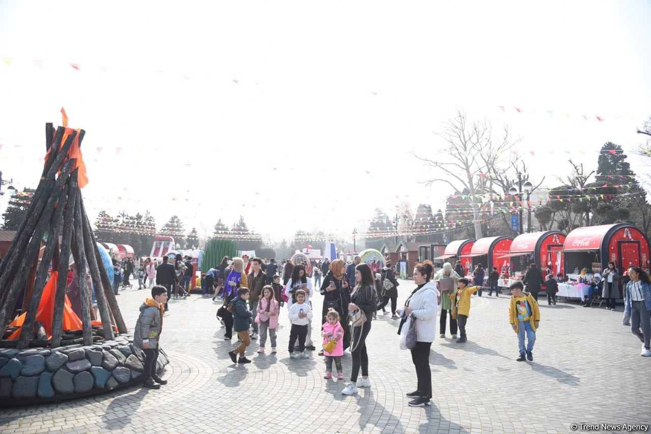 Baku residents celebrating Novruz holiday (PHOTO)