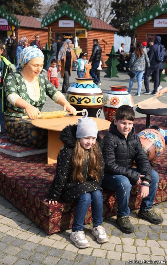Baku residents celebrating Novruz holiday (PHOTO)