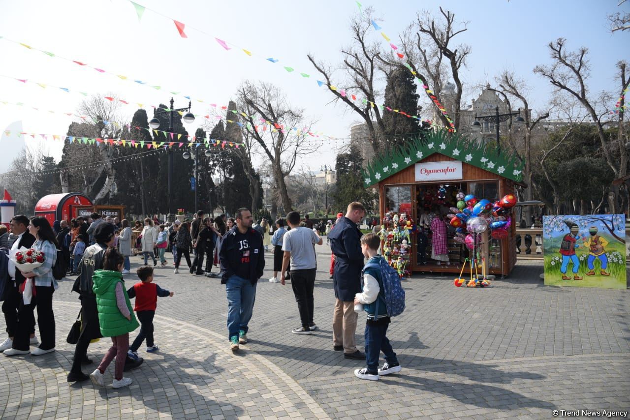 Baku residents celebrating Novruz holiday (PHOTO)
