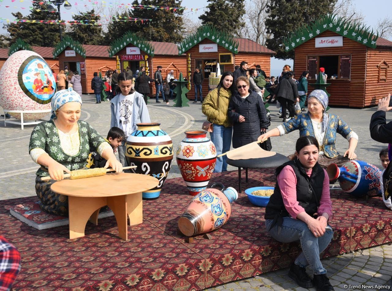 Baku residents celebrating Novruz holiday (PHOTO)