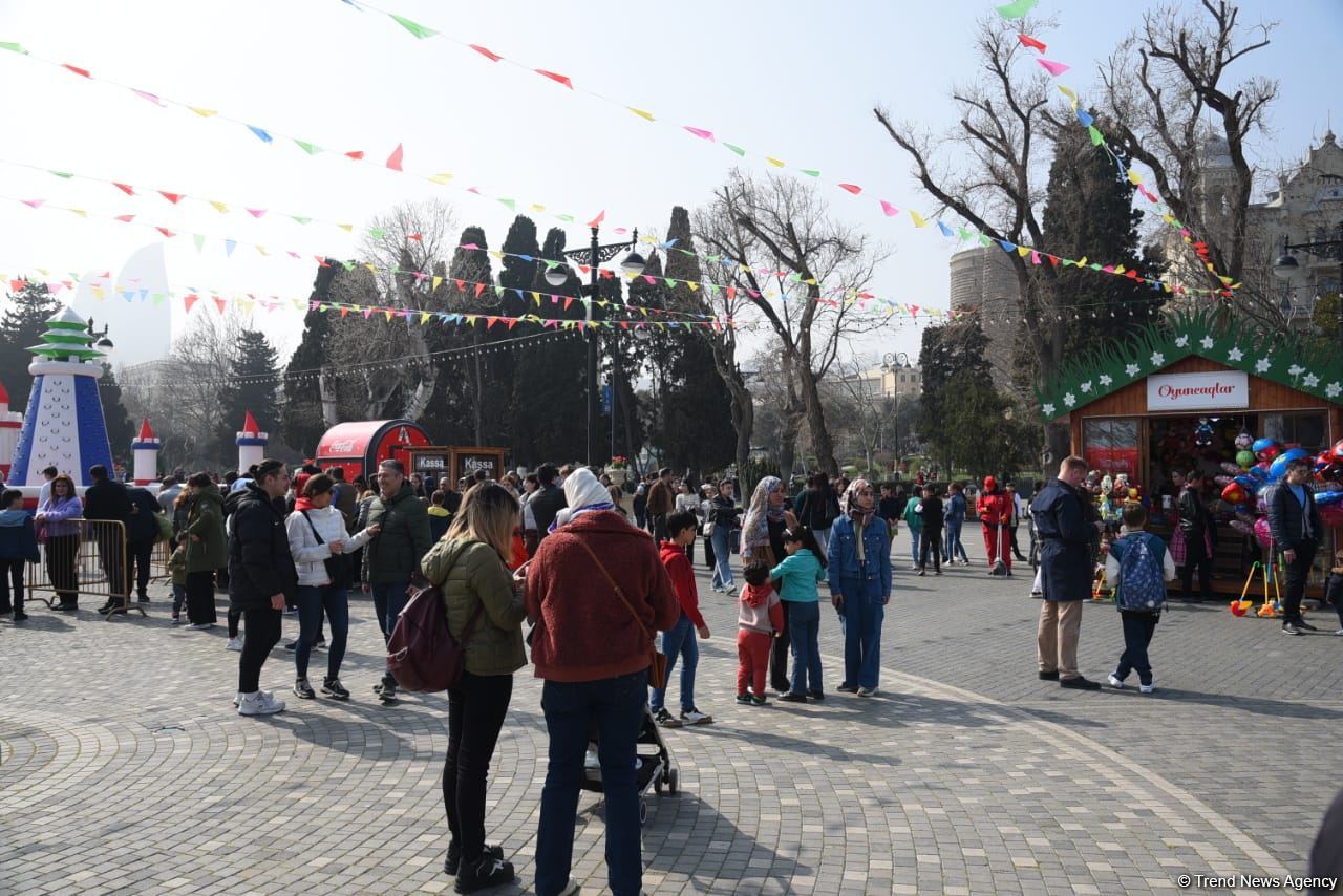 Baku residents celebrating Novruz holiday (PHOTO)