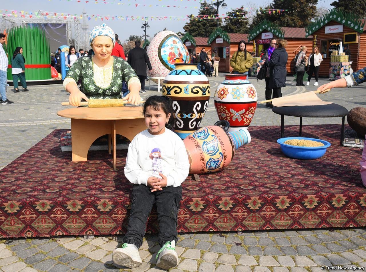 Baku residents celebrating Novruz holiday (PHOTO)