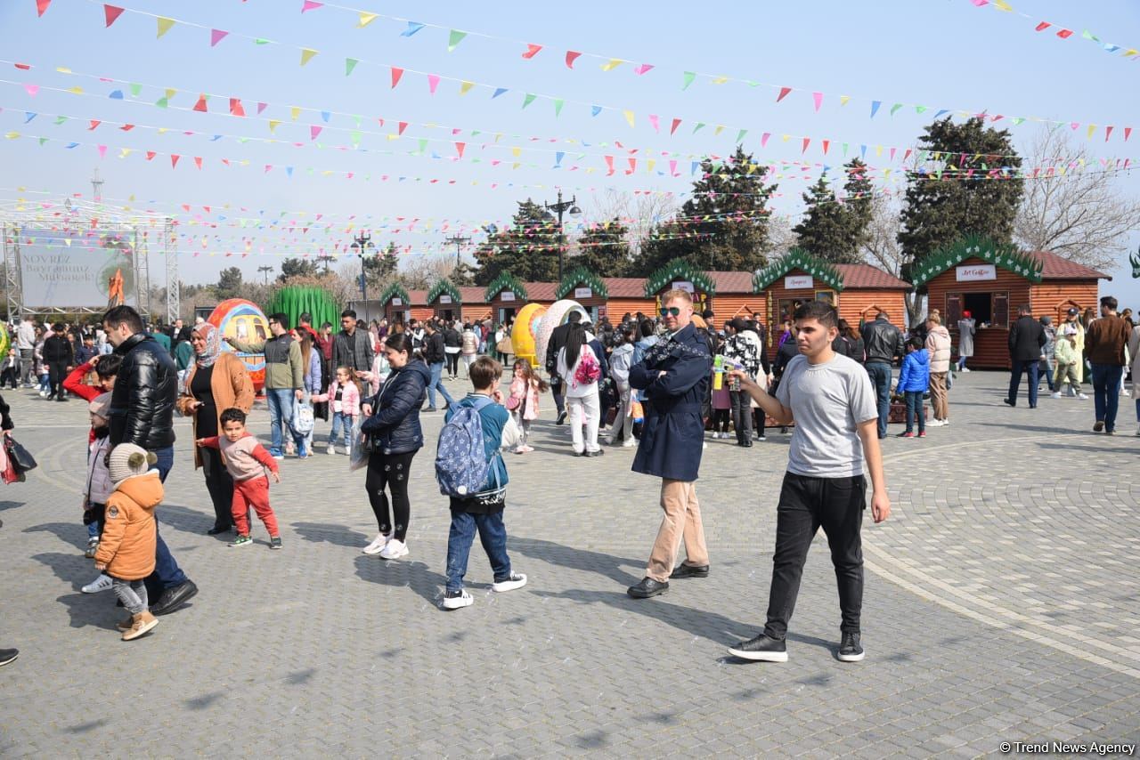 Baku residents celebrating Novruz holiday (PHOTO)