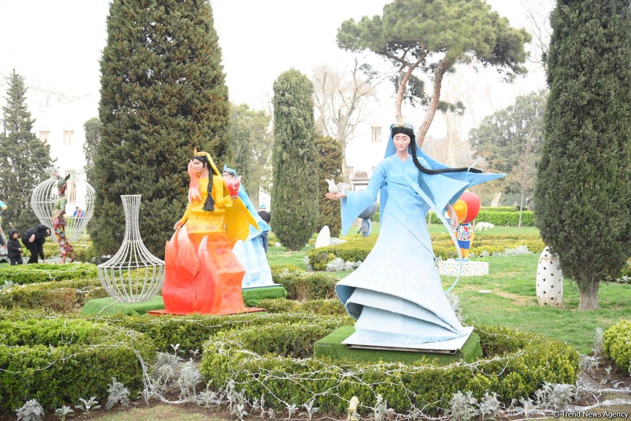 Baku residents celebrating Novruz holiday (PHOTO)