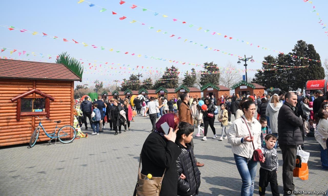 Baku residents celebrating Novruz holiday (PHOTO)