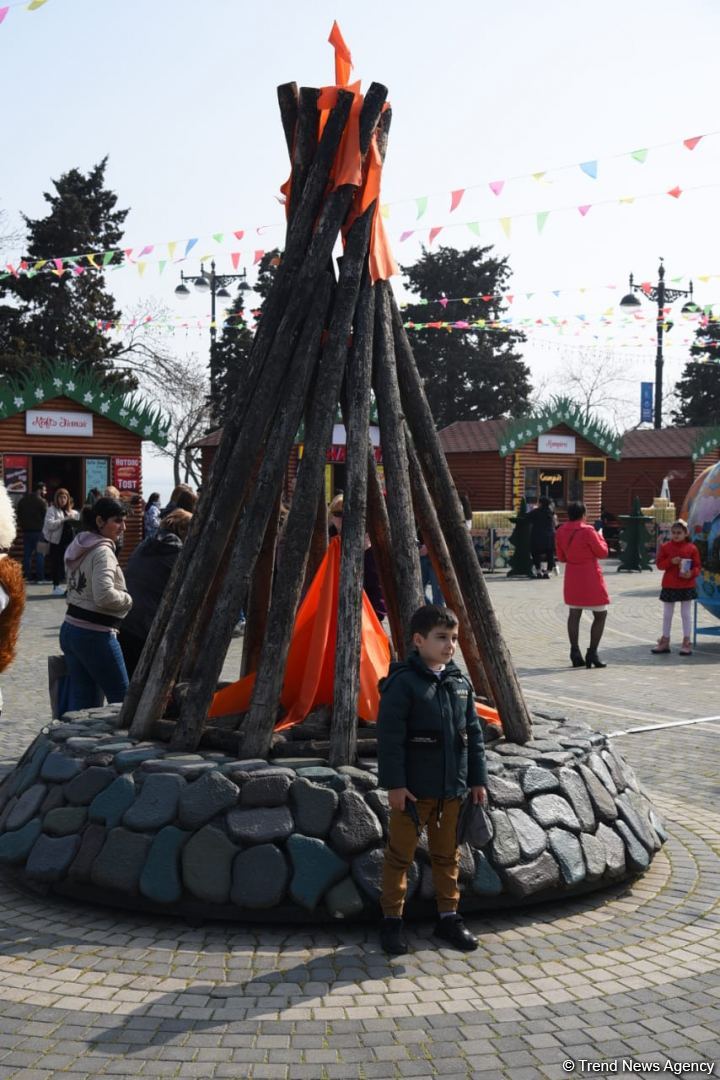 Baku residents celebrating Novruz holiday (PHOTO)