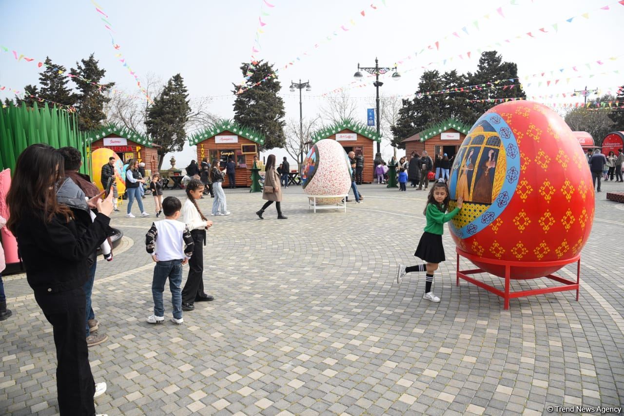 Baku residents celebrating Novruz holiday (PHOTO)