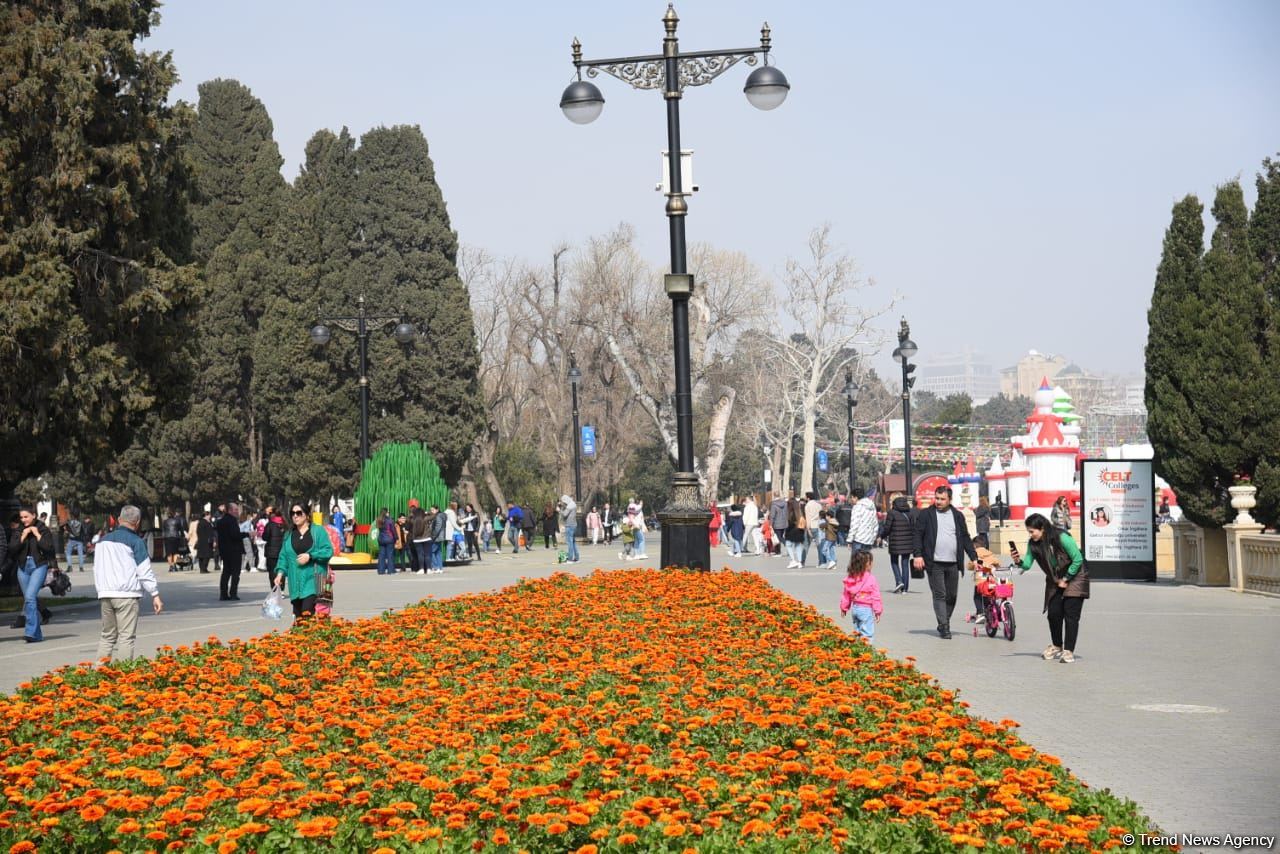 Baku residents celebrating Novruz holiday (PHOTO)
