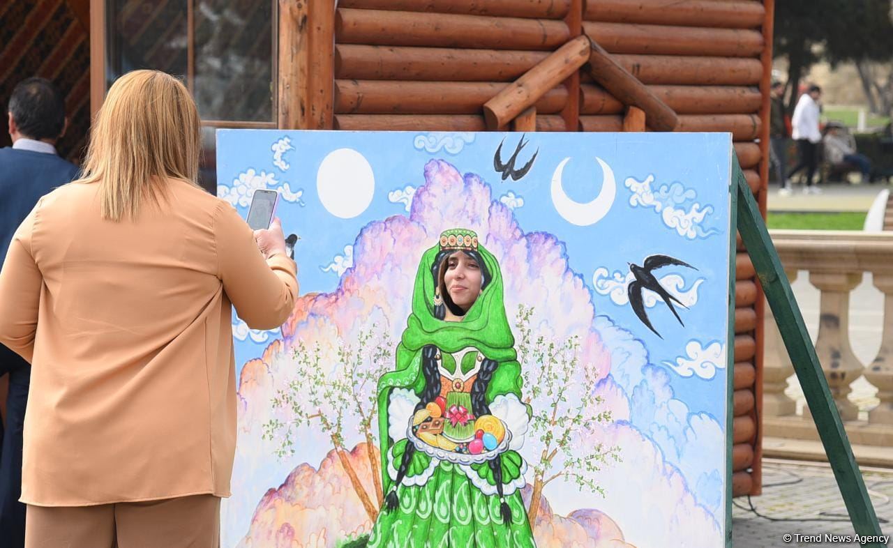 Baku residents celebrating Novruz holiday (PHOTO)