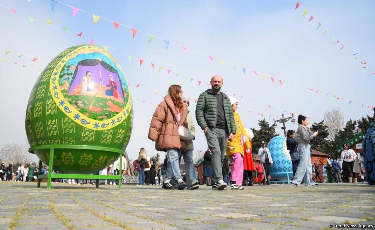 Baku residents celebrating Novruz holiday (PHOTO)